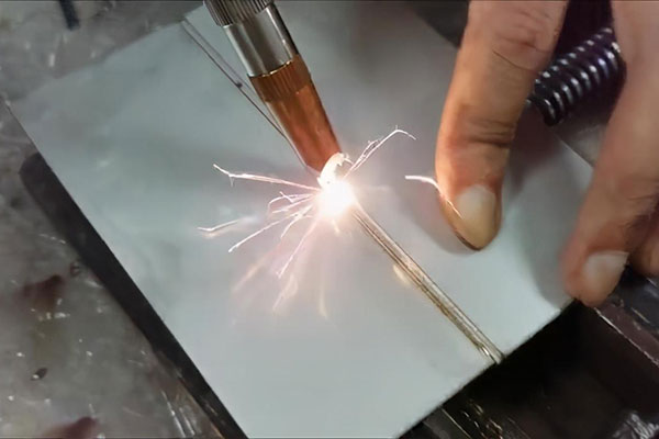 手持式激光焊接機與傳統(tǒng)焊接機比有什么優(yōu)勢？